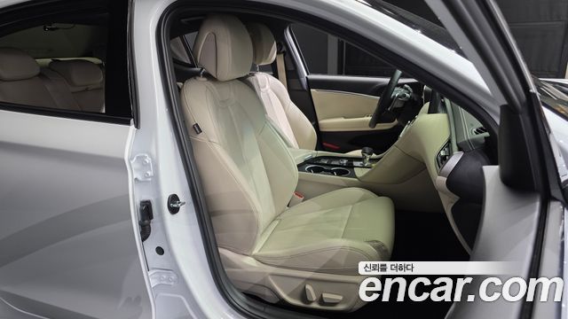 Genesis G70 Gasoline 2.5T 2WD 2025 — фото 11