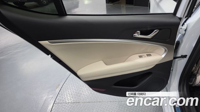 Genesis G70 Gasoline 2.5T 2WD 2025 — фото 25
