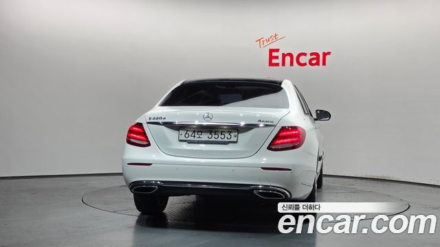 Mercedes-Benz E-Class (W213) E220d 4MATIC Exclusive 2017 — фото 4