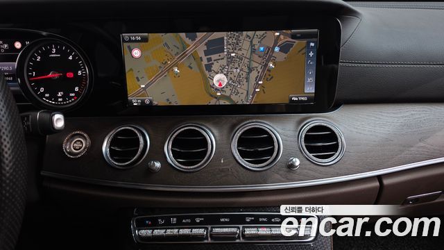Mercedes-Benz E-Class (W213) E220d 4MATIC Exclusive 2017 — фото 14