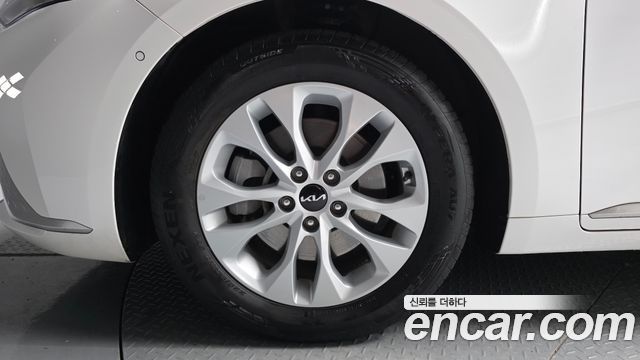 Kia K8 2.5 Gasoline 2WD Noblesse 2022 — фото 5