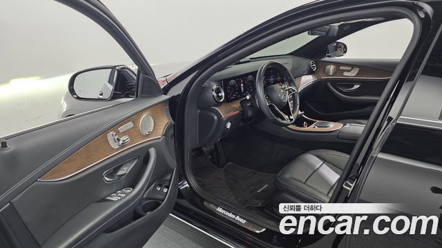 Mercedes-Benz E-Class (W213) E300e 4MATIC Exclusive 2021 — фото 10