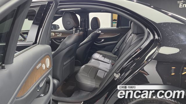 Mercedes-Benz E-Class (W213) E300e 4MATIC Exclusive 2021 — фото 11