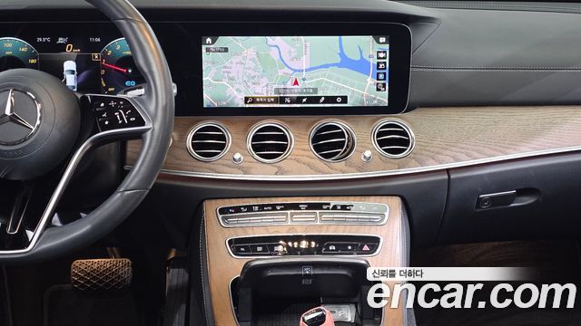 Mercedes-Benz E-Class (W213) E300e 4MATIC Exclusive 2021 — фото 13