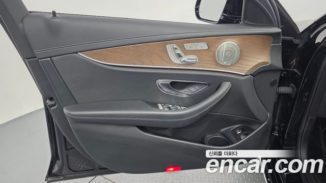 Mercedes-Benz E-Class (W213) E300e 4MATIC Exclusive 2021 — фото 24