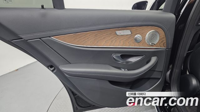 Mercedes-Benz E-Class (W213) E300e 4MATIC Exclusive 2021 — фото 25