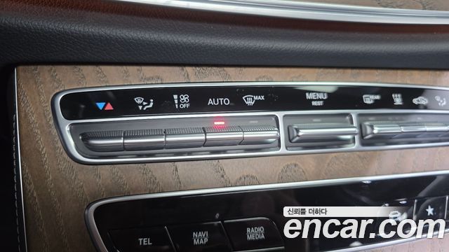 Mercedes-Benz E-Class (W213) E300e 4MATIC Exclusive 2021 — фото 27