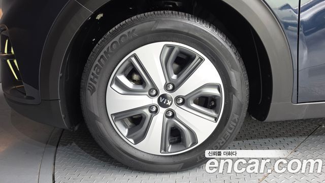 Kia Niro 1.6 HEV Luxury 2020 — фото 5