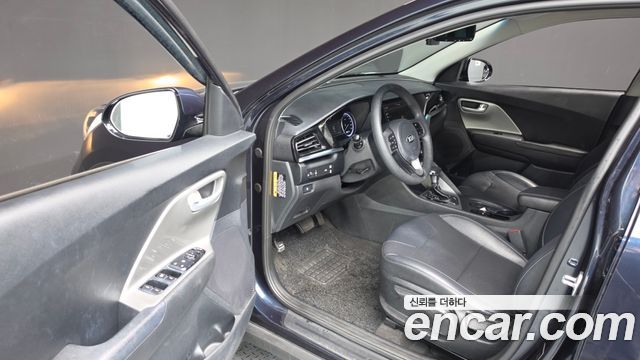 Kia Niro 1.6 HEV Luxury 2020 — фото 10