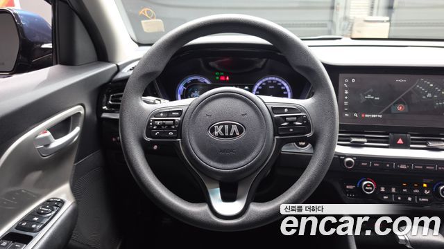Kia Niro 1.6 HEV Luxury 2020 — фото 17