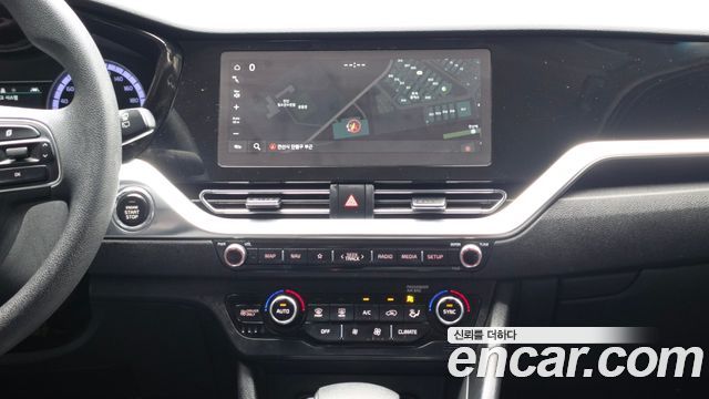 Kia Niro 1.6 HEV Luxury 2020 — фото 18