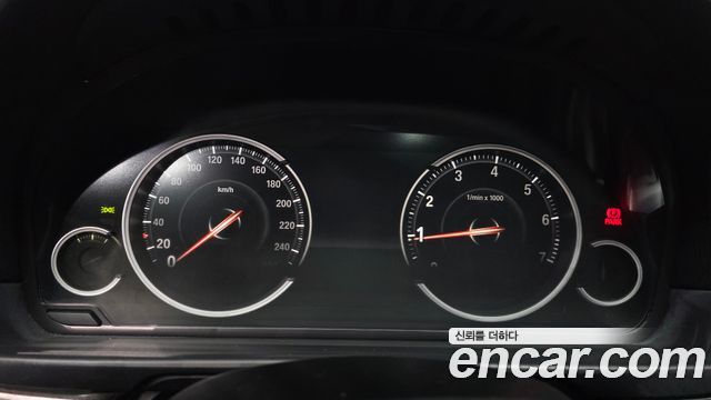 BMW 5 Series (F10) 528i xDrive 2013 — фото 8