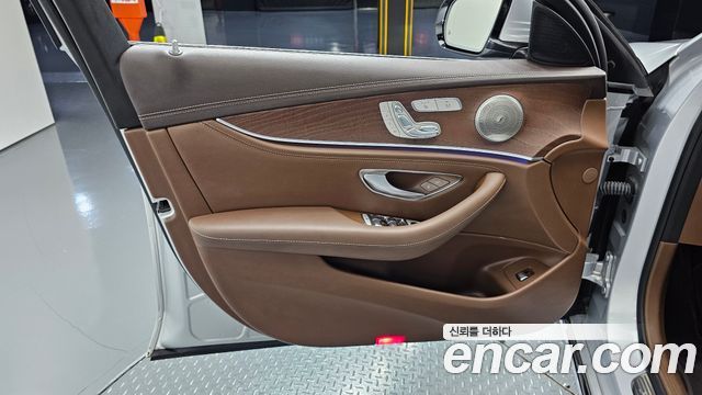 Mercedes-Benz E-Class (W213) E220d Exclusive 2017 — фото 24