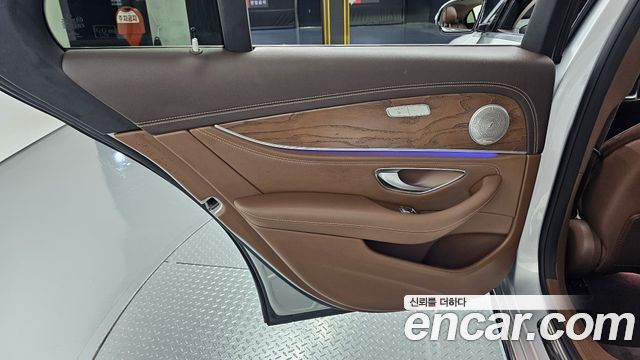 Mercedes-Benz E-Class (W213) E220d Exclusive 2017 — фото 25