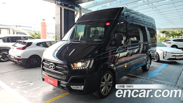 Hyundai Solati 15-seater Luxury