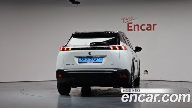Peugeot e-2008 (II) EV GT 2023 — фото 4