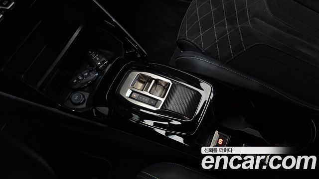 Peugeot e-2008 (II) EV GT 2023 — фото 9