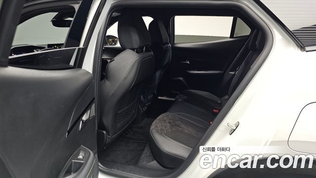 Peugeot e-2008 (II) EV GT 2023 — фото 12