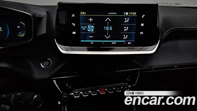 Peugeot e-2008 (II) EV GT 2023 — фото 14