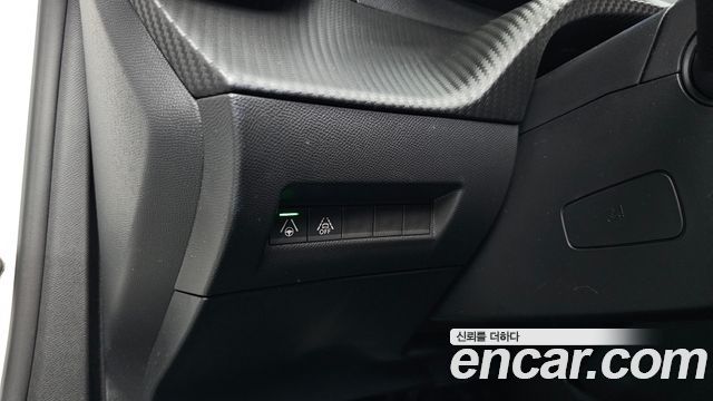 Peugeot e-2008 (II) EV GT 2023 — фото 16