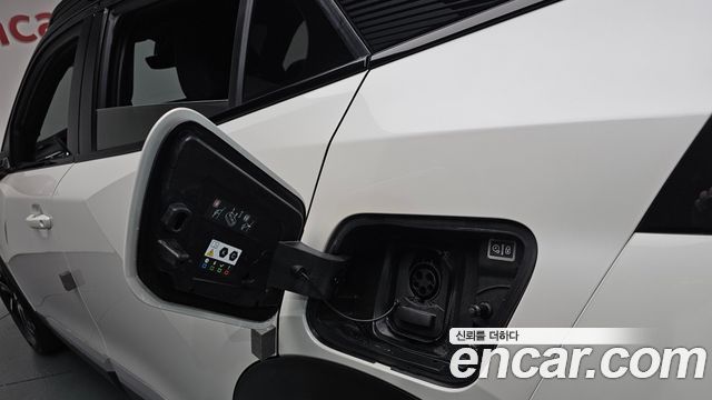 Peugeot e-2008 (II) EV GT 2023 — фото 19