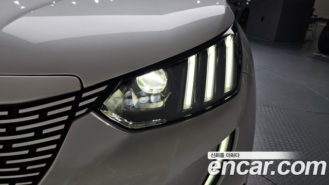 Peugeot e-2008 (II) EV GT 2023 — фото 22