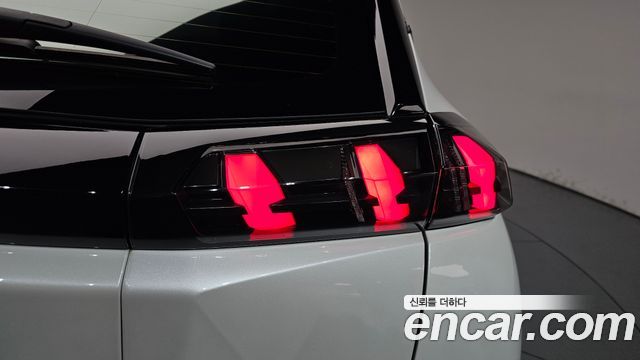 Peugeot e-2008 (II) EV GT 2023 — фото 23