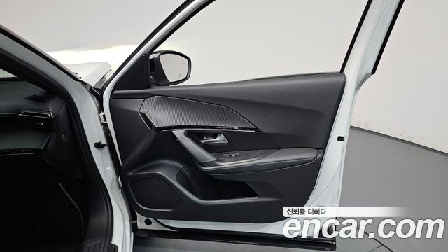 Peugeot e-2008 (II) EV GT 2023 — фото 24