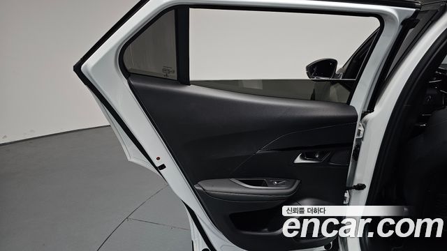 Peugeot e-2008 (II) EV GT 2023 — фото 25