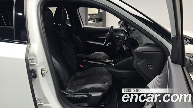 Peugeot e-2008 (II) EV GT 2023 — фото 26