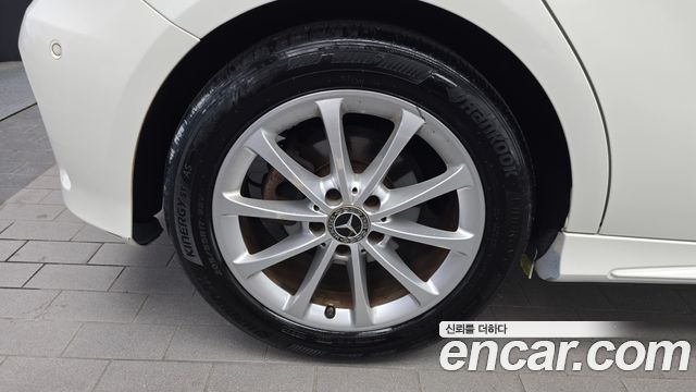 Mercedes-Benz A-Class (W176) A200 AMG Line 2018 — фото 5
