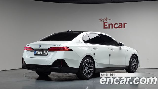 BMW 5 Series (G60) 523d xDrive M Sport 2024 — фото 2