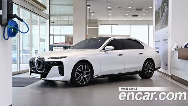 BMW 7 Series (G70) 740i xDrive M Sport 2026 — фото 1