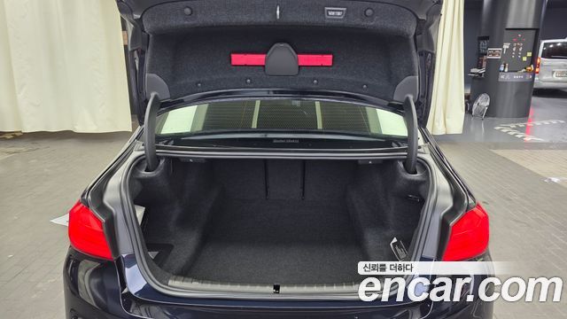 BMW 5 Series (G30) 520d xDrive M Sport Package Plus 2018 — фото 24