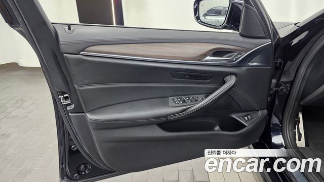 BMW 5 Series (G30) 520d xDrive M Sport Package Plus 2018 — фото 30