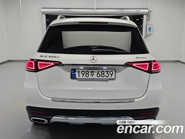 Mercedes-Benz GLE-Class (W167) GLE300d 4MATIC 2023 — фото 3