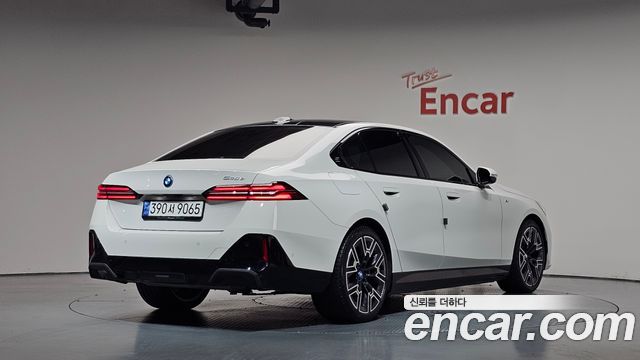 BMW 5 Series (G60) 530e M Sport 2024 — фото 2