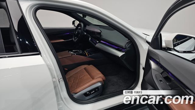 BMW 5 Series (G60) 530e M Sport 2024 — фото 11
