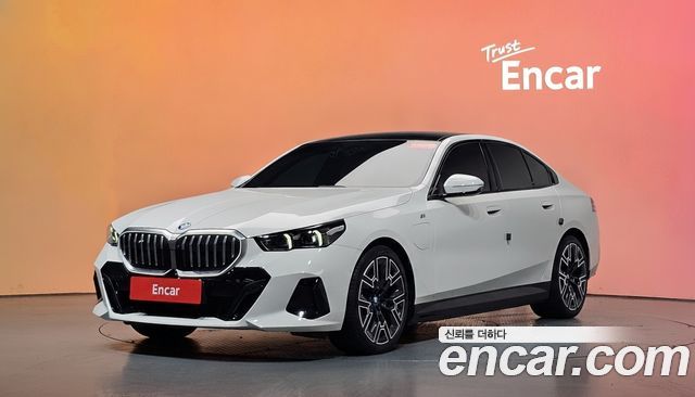 BMW 5 Series (G60) 530e M Sport 2024 — фото 1
