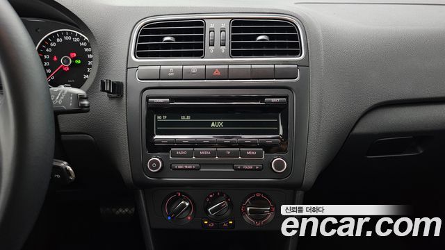Volkswagen Polo 1.6 TDI R-Line 5th 2014 — фото 14
