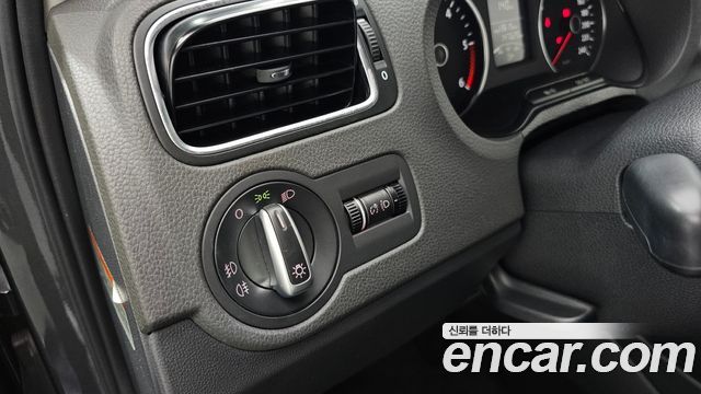 Volkswagen Polo 1.6 TDI R-Line 5th 2014 — фото 16