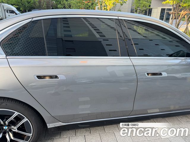 BMW 7 Series (G70) 740i sDrive M Sport 2023 — фото 9
