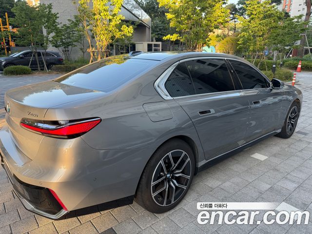 BMW 7 Series (G70) 740i sDrive M Sport 2023 — фото 11