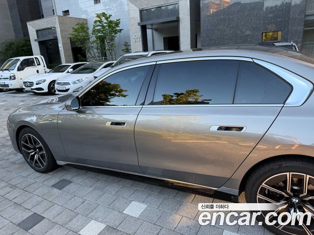 BMW 7 Series (G70) 740i sDrive M Sport 2023 — фото 12