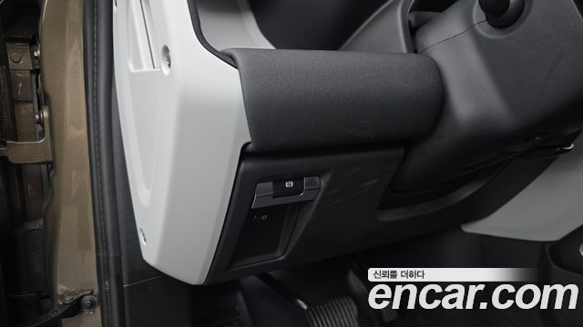 Land Rover Defender (L663) 110 D240 S 2020 — фото 18