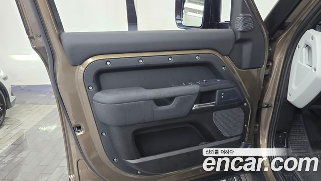 Land Rover Defender (L663) 110 D240 S 2020 — фото 24