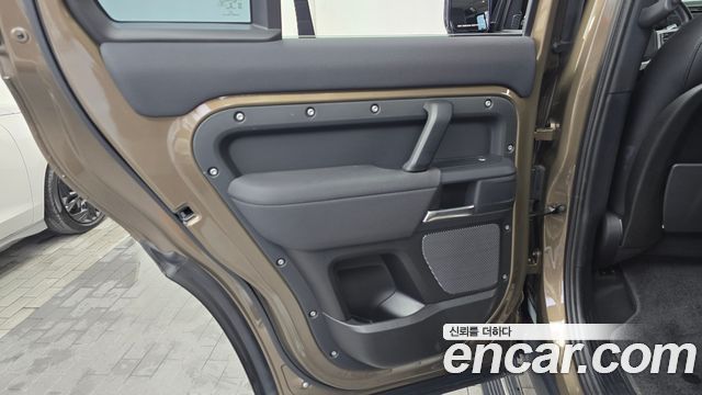 Land Rover Defender (L663) 110 D240 S 2020 — фото 25
