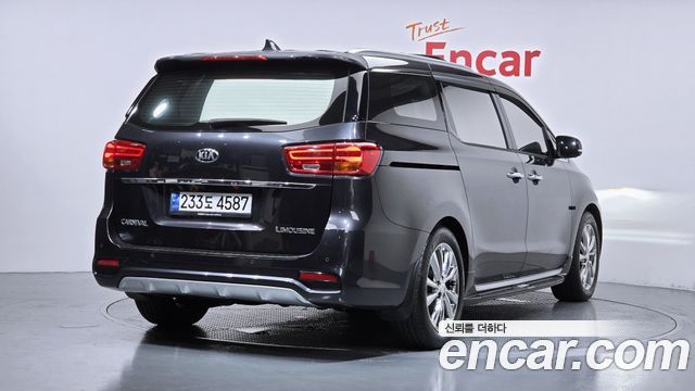 Kia Carnival 7-Seater Limousine VIP 2019 — фото 2