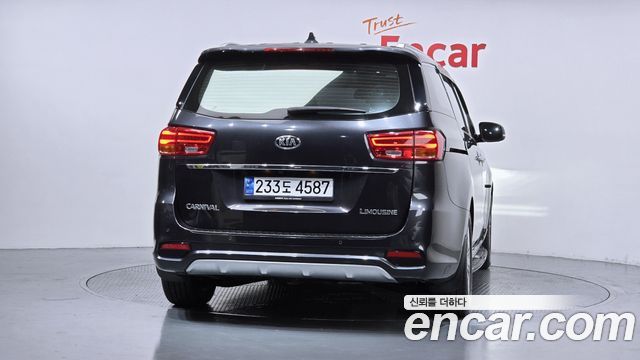 Kia Carnival 7-Seater Limousine VIP 2019 — фото 4