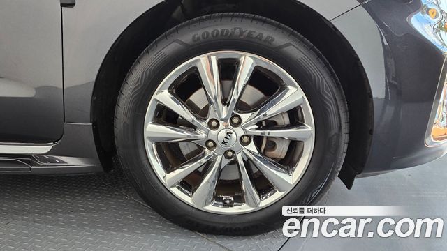 Kia Carnival 7-Seater Limousine VIP 2019 — фото 5